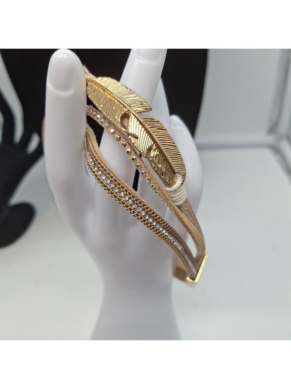 Gold Feather Choker Style Boho Necklace Magnetic Clasp - Picture 2 of 6